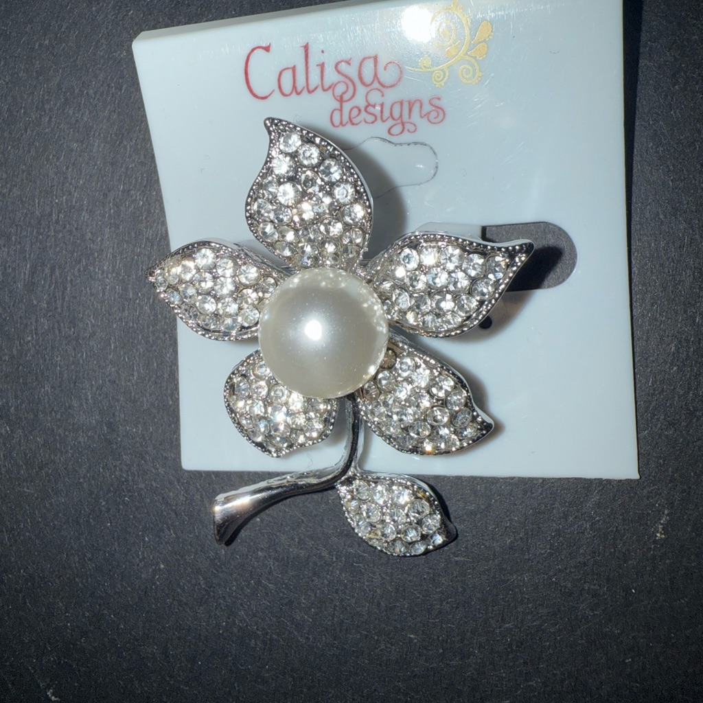 Calisa Designs Silver Plated Flower Brooch With Faux Pearl And Crystal 9$